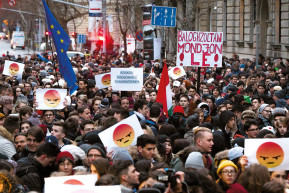 Hogy bánik a hatalom a fiatalokkal? Lassan mindenki sorra kerül