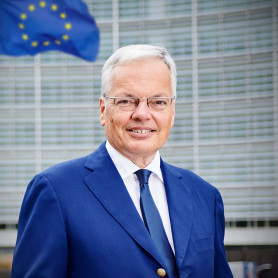 Bloomberg: ha a kormány EU-s pénzt akar, erősíteni kell az igazságszolgáltatás függetlenségét is 