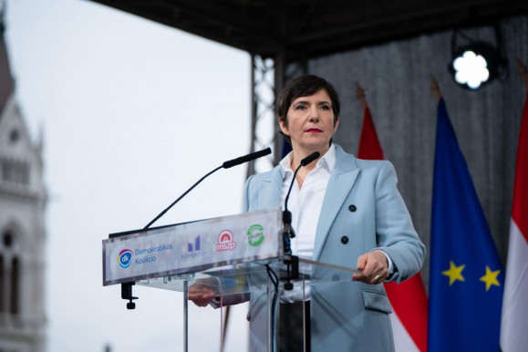 Dobrev: Soha nem látott pénzeső zúdult az országra, de 