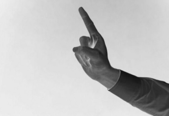 Szerénység, öntömjént ne! – Szénási Sándor jegyzete