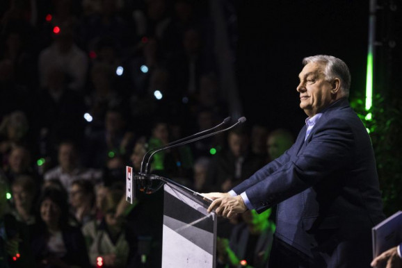 Orbán a politikai túlélése érdekében az ukránellenes propaganda eszközéhez nyúl