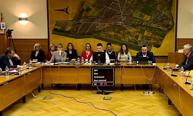 Most már visszavonná Juhász Péter Pál kitüntetését Dunakeszi polgármestere is