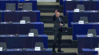 Orbánékat dicsérte, majd karlendítéssel búcsúzott egy bolgár képviselő az EP-ben