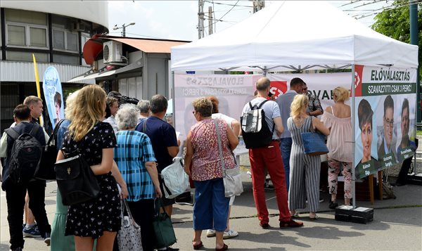 Pogátsa: Nem tenne jót az ellenzéknek, ha a bizonytalan szavazók Gyurcsányt és Orbánt összehasonlítanák
