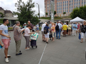 Pártjaik előtt járnak az ellenzéki választók