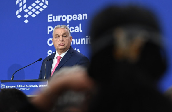 Balázs Péter: Orbánnak most nagy lehet a mellénye, attól még egyedül van