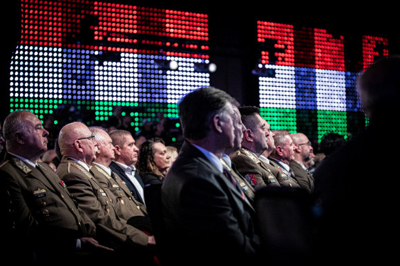 Orbán évértékelője – Baj van a mundérral