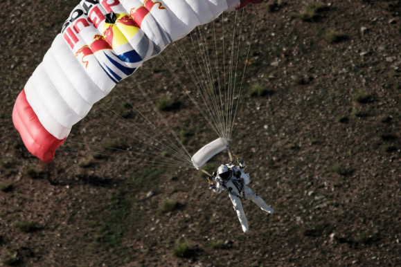 Siklóernyő-balesetben meghalt Felix Baumgartner osztrák extrémsportoló
