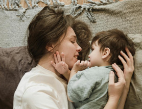 Gyerekek, akiknek gyerekük születik, mégis egyedül maradnak