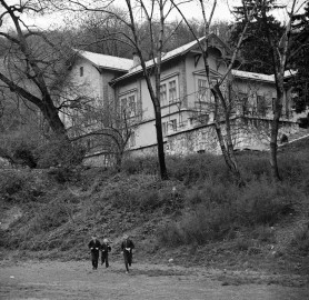 Zugligeti telekeladás: Kovács Gergő az államban se bízik annyira