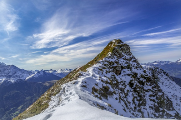 Lavina sodort el síelőket a Francia-Alpokban, ketten meghaltak
