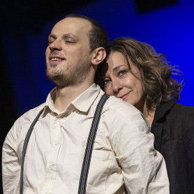 Fullajtár Andrea: miért tüntet, és hogyan kezd ki tanítványával a színpadon?