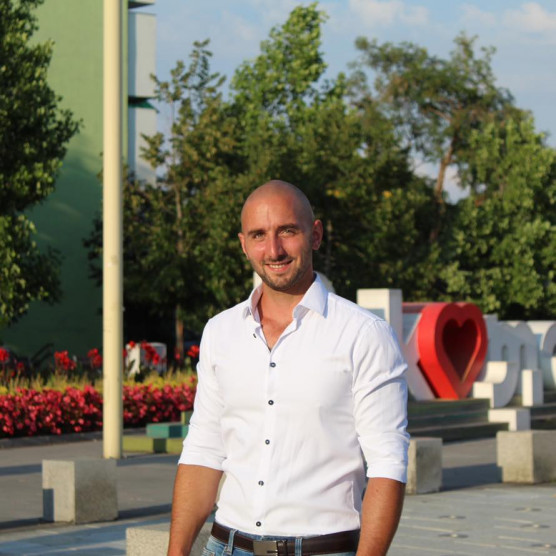 A Fidesz-irodát festékkel leöntő politikus lesz a Momentum polgármesterjelöltje a XVII. kerületben