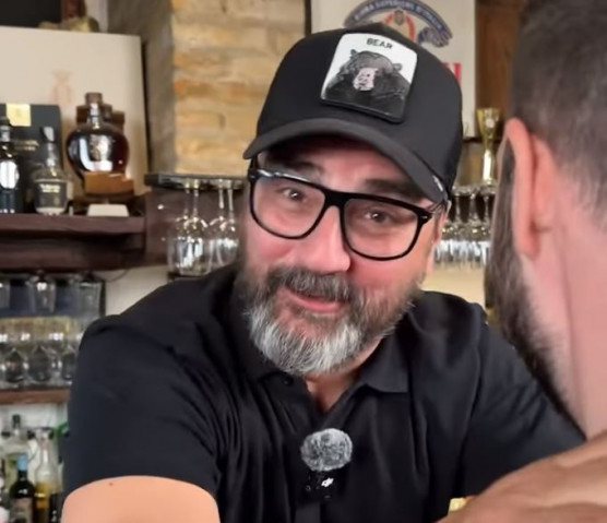 Szakadék előtt kávészünet – Szénási Sándor jegyzete