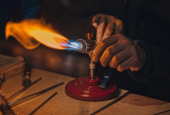 Bunsen-lámpa – Józsa Márta jegyzete