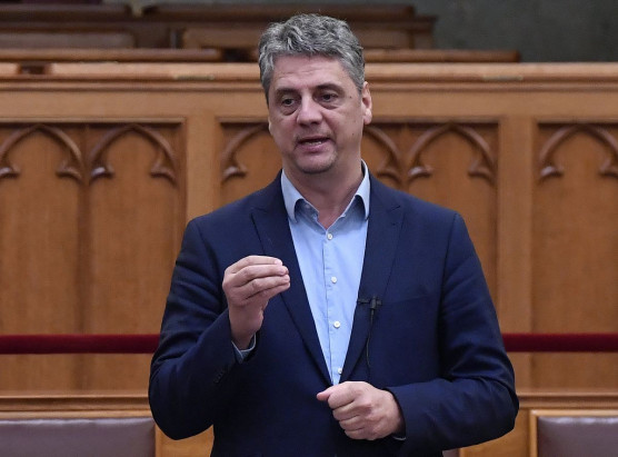 Gréczy: Képzeljék el Kövér arcát, amikor felkéri Varjut, hogy tegye le újra az esküt