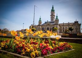 Kettévágtak egy győri panelházat az új választási térképen