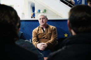 Belementek Gyurcsány kocsijába a Margit hídon