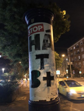 Alaposan átszabták a Fidesz háborús plakátját a Böszörményi úton