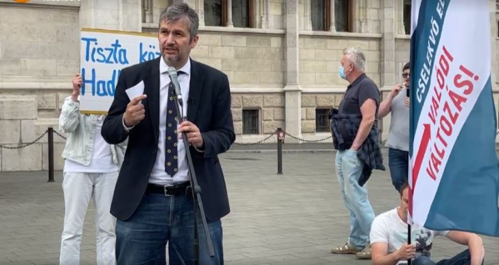 Hadházy: Nem hatalomtechnikával kell eltávolítani a bűnszervezetet a parlamentből