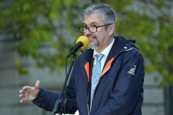 Ezzel a kormánnyal nem csak az a baj, hogy tolvaj, hanem, hogy kontár is 