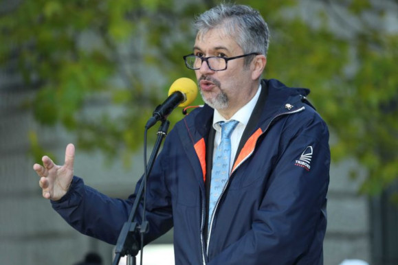 Hadházy néma tiltakozásra vagy fogadóókrára vált a keddi tüntetések helyett