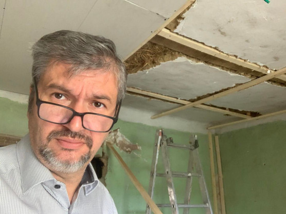 Hadházy október 10-én teheti le a parlamenti esküt, de nem fog bejárni