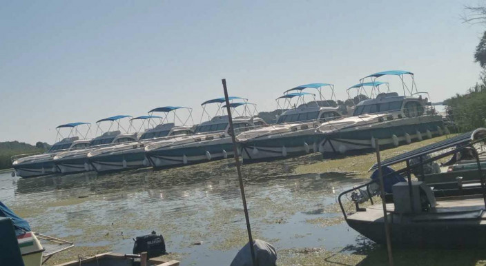 Hadházy beszámolója után családbaráttá alakítanák a tiszai luxus-nyaralóhajókat