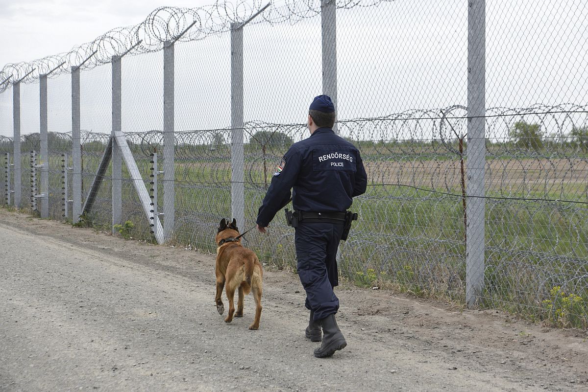 Illegális bevándorlás - Elkészült a második sor kerítés 