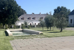 ''Anikó asszony a fehér kerámia csempét is leverette és színesre cserélte'' - jelentés Pusztaverszájból