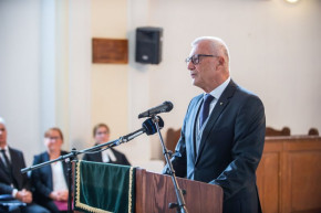 Az állam az ügyvédekkel fizettetné ki a kirendelt védők díját