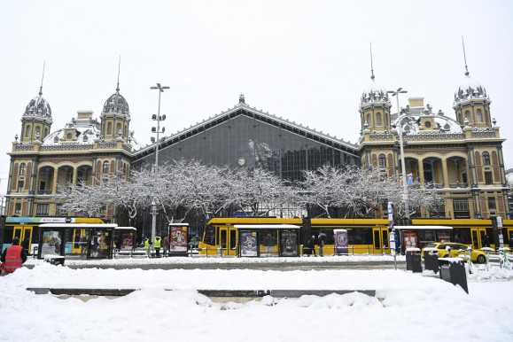 Karácsony: Járhatók a főbb utak és a buszvonalak Budapesten a havazás ellenére