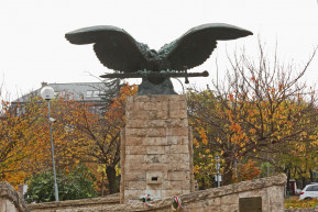 Levette a védettséget a Turul-szoborról a bíróság