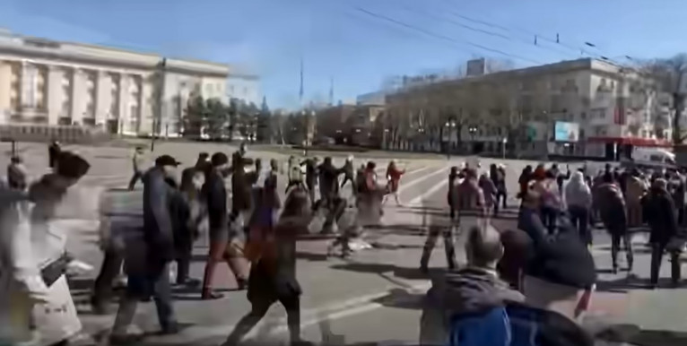 Tüntetőkre nyitottak tüzet Herszonban