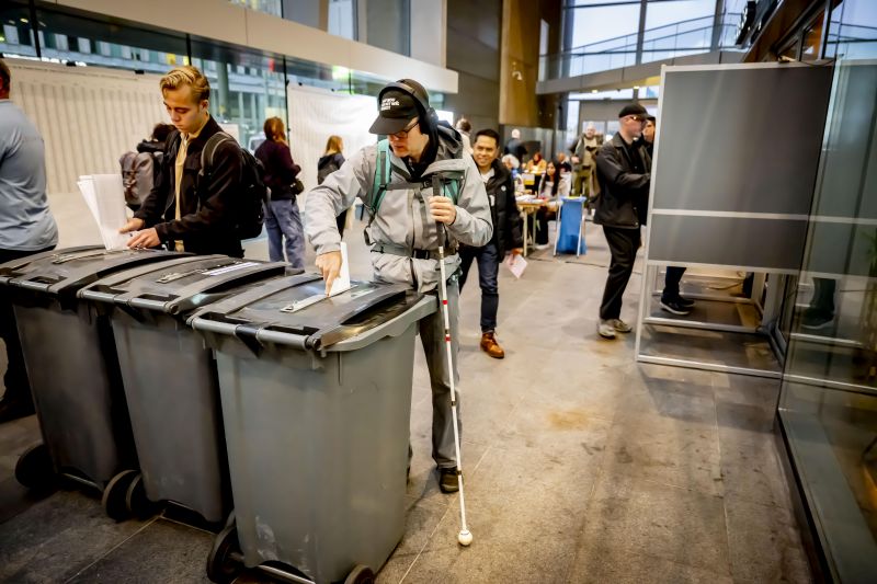 Előrehozott parlamenti választás Hollandiában