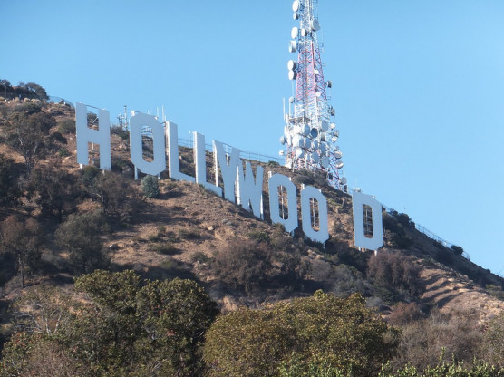 A homofób törvények miatt lehet, hogy bojkottálja Hollywood Magyarországot