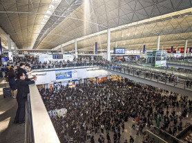 Hongkongi demokráciapárti aktivista bírálja az Orbán-kormányt