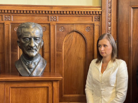 A Momentum roma képviselője és a Mazsihisz is tiltakozik Dúró Dóra parlamenti Horthy-szobra miatt