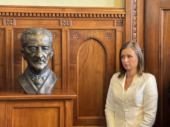 A Momentum roma képviselője és a Mazsihisz is tiltakozik Dúró Dóra parlamenti Horthy-szobra miatt