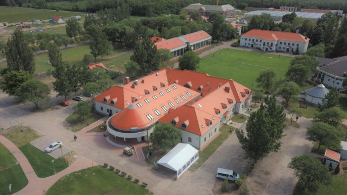 Turul alakú lovarda, csodaszarvas-útvonal és footgolf-pálya is van a lakitelki nemzeti élményközpontban