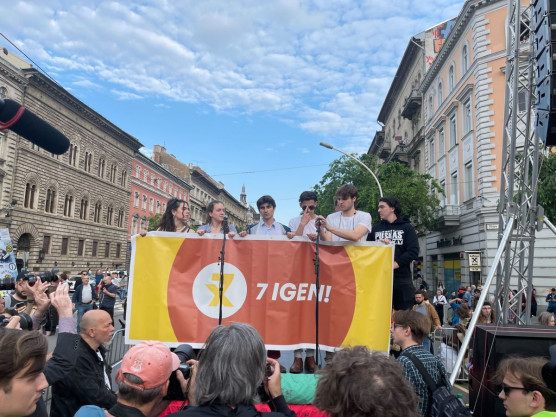 Tüntetők: A kordonkormány tönkreteszi az oktatási rendszert