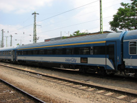 Egy InterCity vécéjében unatkozva - Selmeci János jegyzete