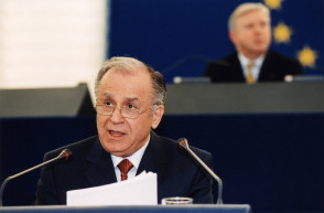 Meghalt Ion Iliescu, volt román államfő