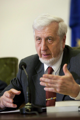 Jeszenszky Géza: Orbán veszélyes hazárdjátékos