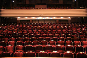 A Mészáros-család cége bővítheti a József Attila Színházat ötmilliárdért