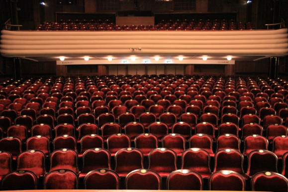 A Mészáros-család cége bővítheti a József Attila Színházat ötmilliárdért