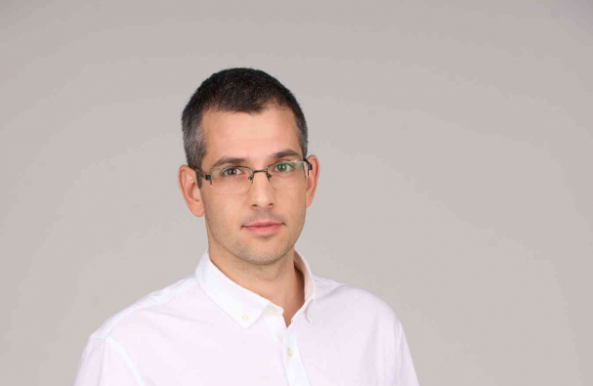 Razziázott a NAV a Tiszát támogató vállalkozóknál Hatvanban