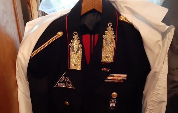 A világ urai - Szénási Sándor jegyzete