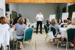 Karácsony: Ha kell, lemegyek Felcsútra vagy felmegyek a Karmelitába