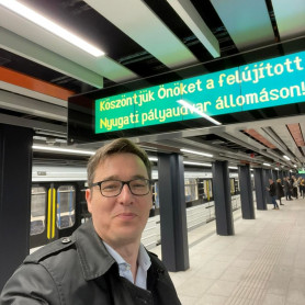 Karácsony buszjegyet küld Gulyásnak: utazzon a Lánchídon